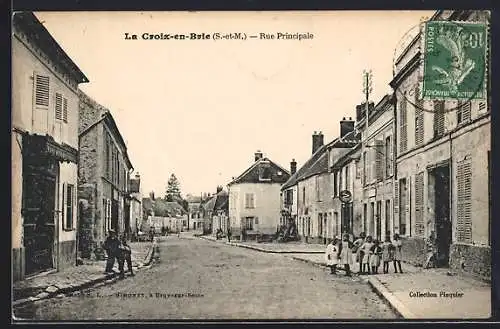 AK La Croix-en-Brie, Rue principale
