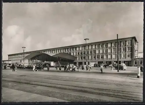 AK Bochum, Hauptbahnhof mit Reisenden
