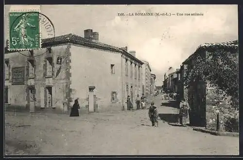 AK La Romagne, Une rue animée