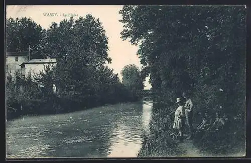 AK Wassy, La Blaise avec des promeneurs au bord de l`eau