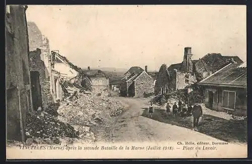 AK Vincelles /Marne, Après la seconde Bataille de la Marne, Juillet 1918, Place du Lavoir