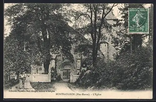 AK Montsaugeon /Hte-Marne, L`Église entourée d`arbres majestueux