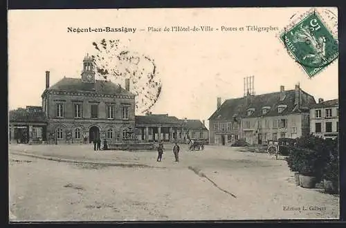 AK Nogent-en-Bassigny, Place de l`Hôtel-de-Ville, Postes et Télégraphes
