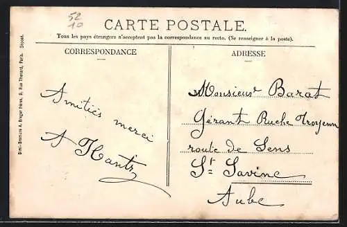 AK Nogent en Bassigny, Place de l`Hôtel de Ville avec calèche et fontaine