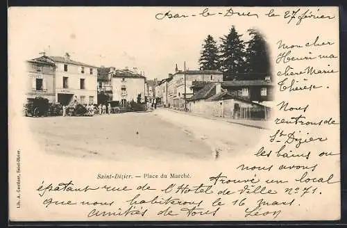 AK Saint-Dizier, Place du Marché avec bâtiments et passants
