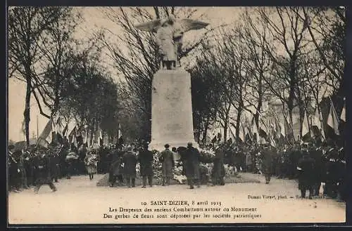 AK Saint-Dizier, Les Drapeaux des anciens Combattants autour du Monument