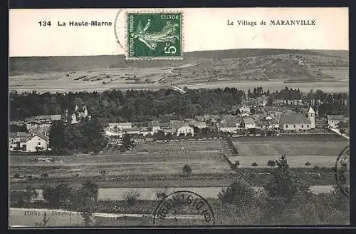 AK Maranville /Haute-Marne, Le Village de Maranville avec paysage agricole en arrière-plan