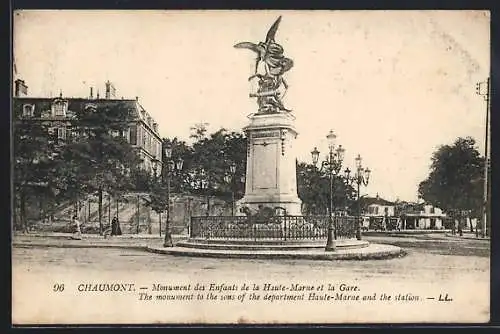 AK Chaumont, Monument des Enfants de la Haute-Marne et la Gare