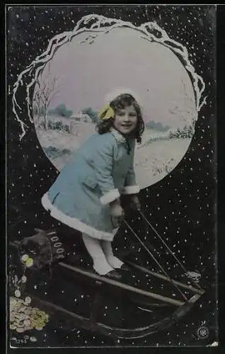 AK Mädchen steht auf einem Schlitten vor einer Winterlandschaft
