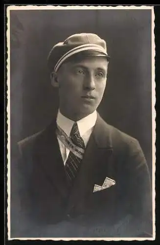 Foto-AK Student mit Mütze und Banderole, 1927, Portrait