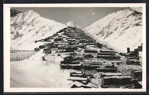 AK Sewell, Wohnhäuser am Berghang im Winter mit Berggipfeln