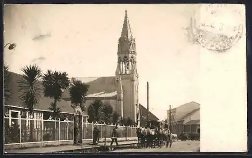 AK Valdivia, Strassenpartie mit Kirche