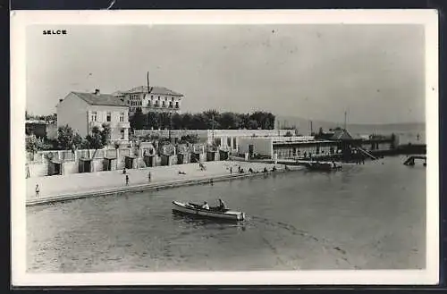 AK Selce, Panorama mit Boot