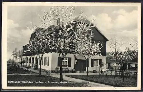 AK Dresden-Rochwitz, Haus mit Gartenanlagen und Baumblüte