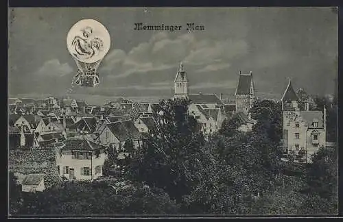 AK Memmingen, Memminger Mau, Ballon mit Mondgesicht fliegt über dem Ort