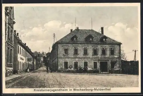 AK Wechselburg-Muldenthal, Strassenpartie mit Kreisturnerjugendheim