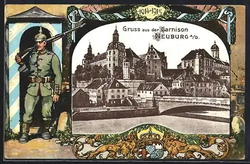 AK Neuburg / Donau, Gruss aus der Garnison 1914-1915, Wachsoldat mit Schützenschnur & Gewehr, Ortsansicht