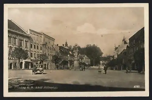 AK Eferding /O. D., platz, Panorama mit Säulendenkmal, Automobil