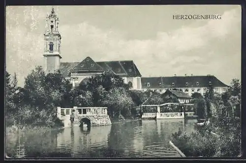 AK Herzogenburg, Panorama mit Kirche vom Wasser aus