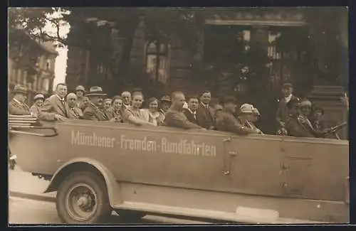 Foto-AK Autobus der Münchener Fremden-Rundfahrten