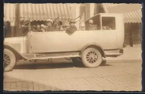 Foto-AK Autobus mit Passagieren