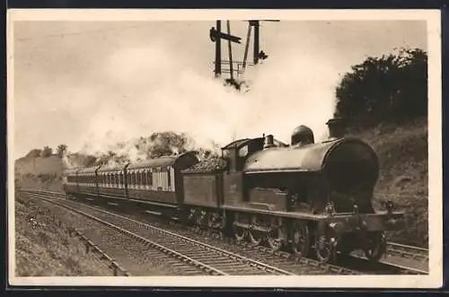 Foto-AK Dampflokomotive mit Personenzug, englische Eisenbahn