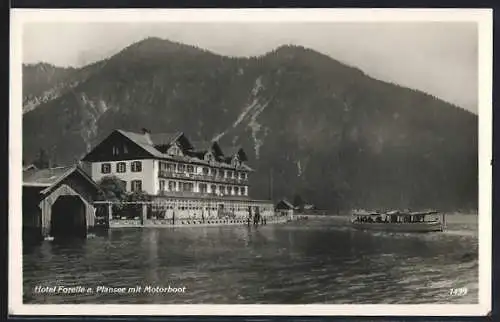 AK Breitenwang, Hotel Forelle a. Plansee mit Motorboot