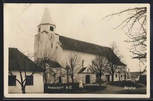 AK Mistelbach /N. Ö., Paasdorf, Blick auf die Kirche