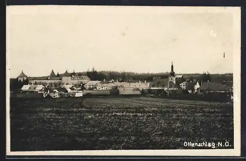 AK Ottenschlag /N. Ö., Teilansicht des Ortes mit Kirche