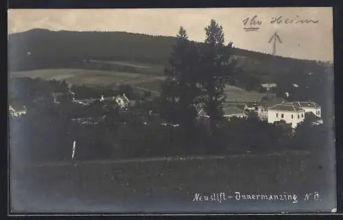 AK Neustift-Innermanzing /N.-Ö., Ortsansicht mit Wald und Feldern