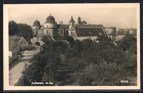 AK Judenau /N.-Do., Strassenpartie mit Kirche