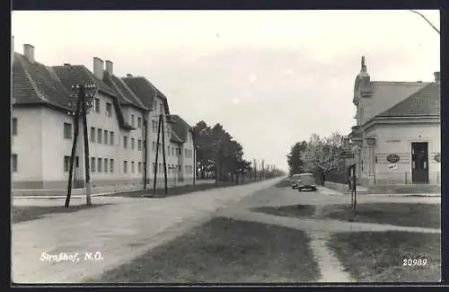AK Strasshof an der Nordbahn, Gasthaus Ausschank Liesinger Bier mit Strassenpartie