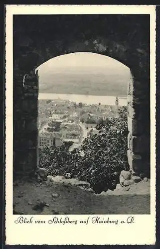AK Hainburg a. D., Ortspartie mit Strasse durch Tor gesehen