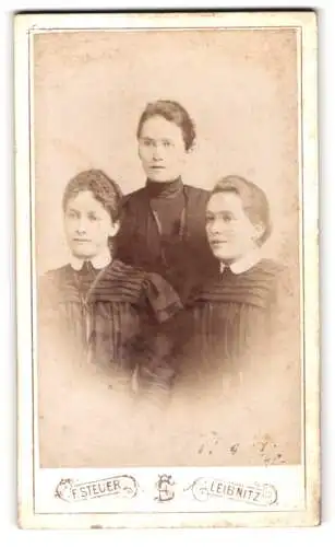 Fotografie Franz Steuer, Leibnitz, Schulgasse 4, Drei Frauen im Portrait