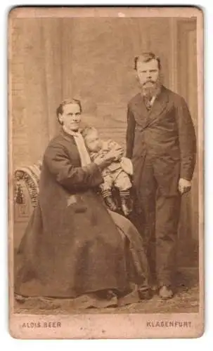 Fotografie Alois Beer, Klagenfurt, Familienporträt mit Kind