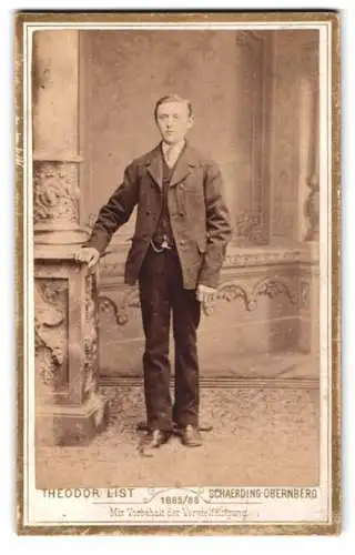 Fotografie Theodor List, Schärding, Schlossgasse 5, Porträt eines jungen Mannes