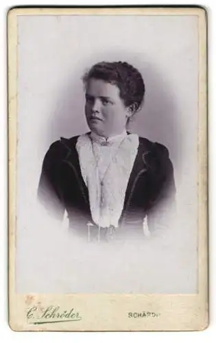 Fotografie C. Schröder, Schärding, Porträt einer jungen Frau