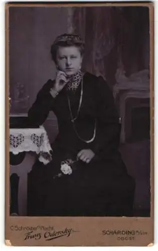 Fotografie Franz Odersky, Schärding, Frau in elegantem Kleid