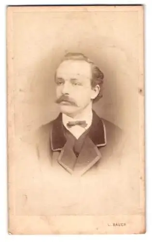 Fotografie L. Bauer, Wien, Mölkerbastei 20, Porträt eines Mannes