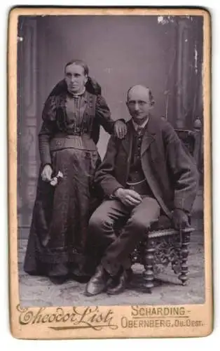 Fotografie Theodor List, Schärding, Schlossgasse 3, Paarporträt mit Blume