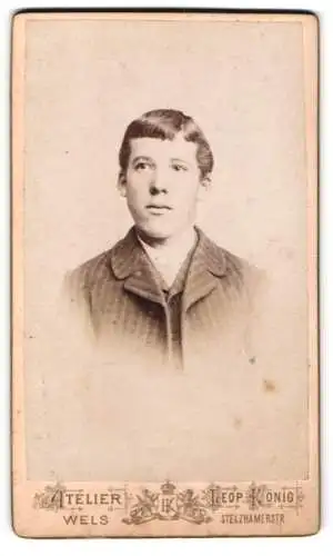 Fotografie Leop. König, Wels, Stelzhamerstrasse, Porträt eines jungen Mannes