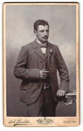Fotografie Joh. Bichler, Steyr, Bahnhofstrasse, Eleganter Herr mit Schnurrbart