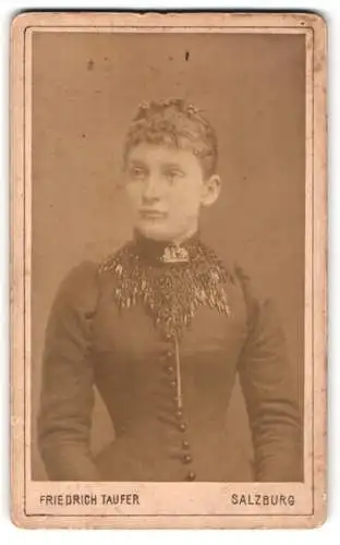 Fotografie Friedrich Taufer, Salzburg, Porträt einer eleganten Dame