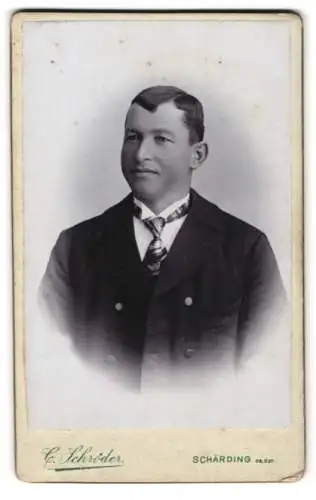 Fotografie C. Schröder, Schärding, Porträt eines Mannes im Anzug