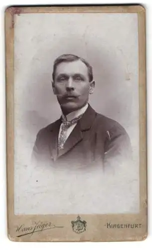 Fotografie Hans Jäger, Klagenfurt, Neuer Platz 12, Porträt eines Mannes mit Schnurrbart