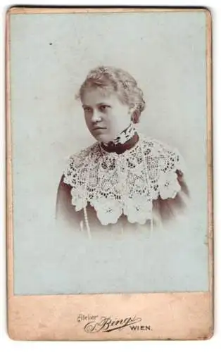 Fotografie Sigmund Bing, Wien, Goldschmidgasse 4, Porträt einer jungen Frau