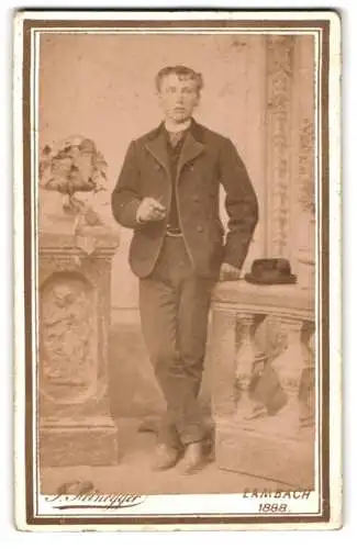 Fotografie Jos. Reinegger, Lambach, Junger Mann in Anzug 1888