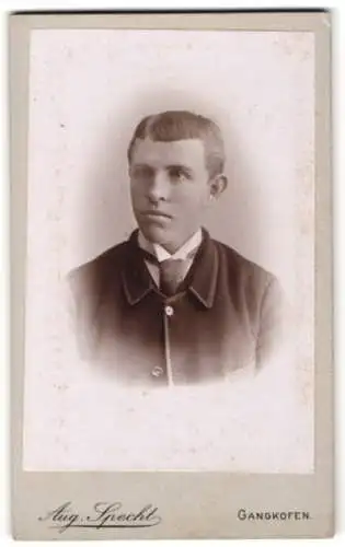 Fotografie Aug. Specht, Gangkofen, Porträt eines jungen Mannes