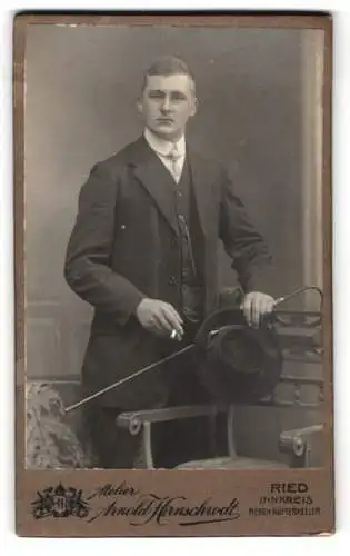 Fotografie Arnold Hirnschrodt, Ried im Innkreis, Porträt eines eleganten Herrn