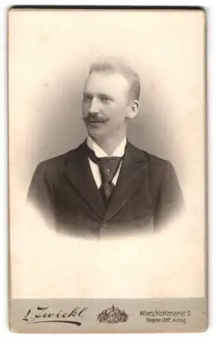 Fotografie L. Zwickl, Wien, Kohlmarkt 5, Porträt eines eleganten Herrn